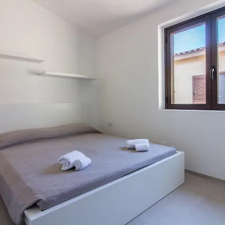 Guesthost - Lovely Nest Near The Apartman Cannigione