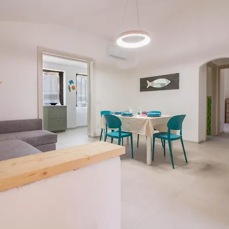 Guesthost - Lovely Nest Near The Apartman Cannigione