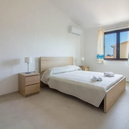 Guesthost - Lovely Nest Near The Apartman Cannigione