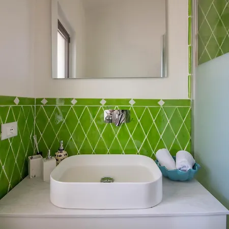 Apartman Guesthost - Lovely Nest Near The *